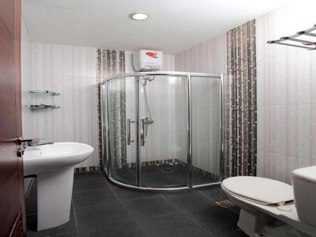 Hotel Golden Sky Pluit Джакарта Екстер'єр фото