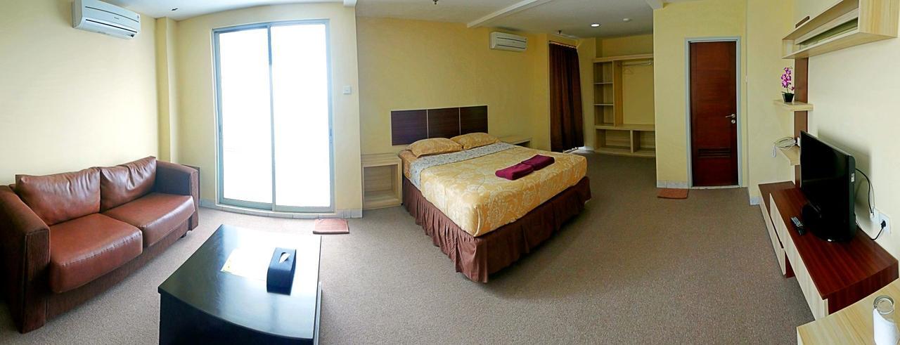 Hotel Golden Sky Pluit Джакарта Екстер'єр фото