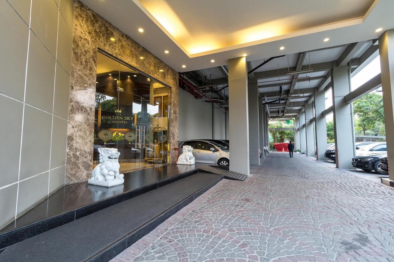 Hotel Golden Sky Pluit Джакарта Екстер'єр фото