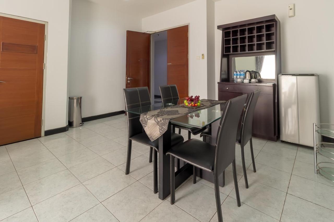 Hotel Golden Sky Pluit Джакарта Екстер'єр фото